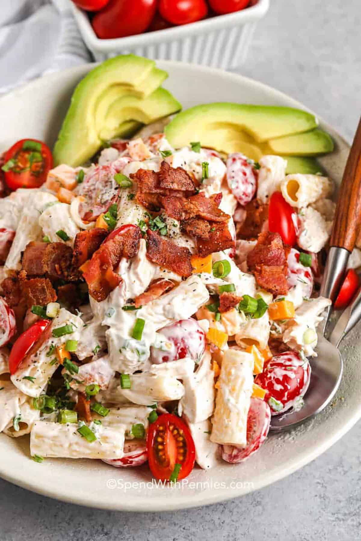 „Bacon Ranch“ makaronų salotos – išleiskite su centais