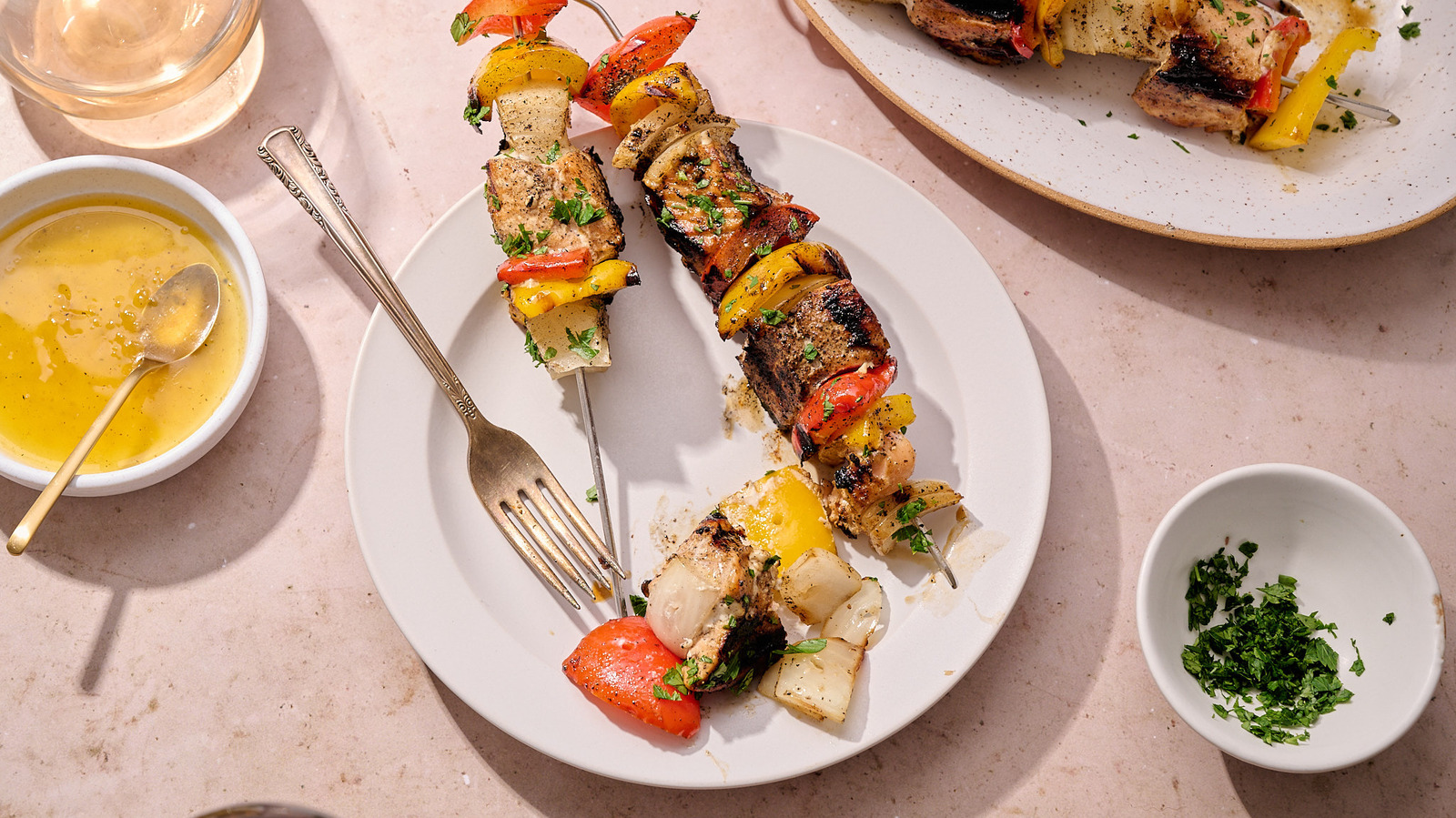Česnako ir medaus glazūruotos lašišos kebabs receptas