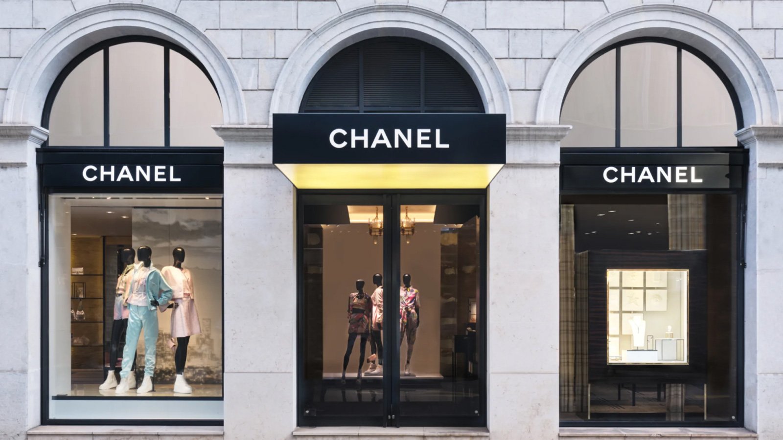 Mados milžinė „Chanel“ pataikė į „Salesforce“ duomenų vagystės atakų bangą
