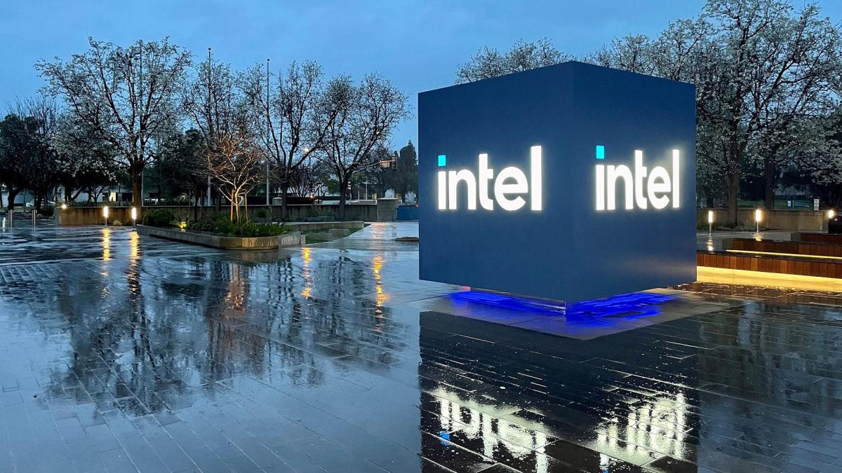 Trumpo administracijos susitarimas yra sudarytas taip, kad „Intel“ galėtų parduoti liejyklų padalinį
