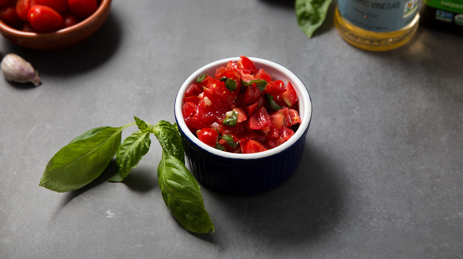 „Copycat Trader Joe“ „Bruschetta“ padažo receptas