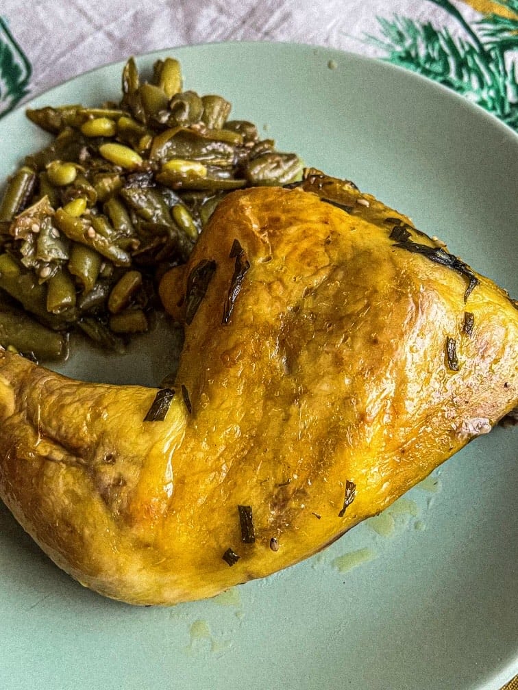 Kaimiška prancūzų šerdies vištiena („Poulet à l'Estragon“)
