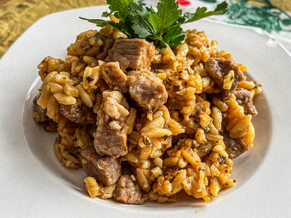 Graikijos „Orzo Casserole“ su jauna jautiena („YouVetsi“)