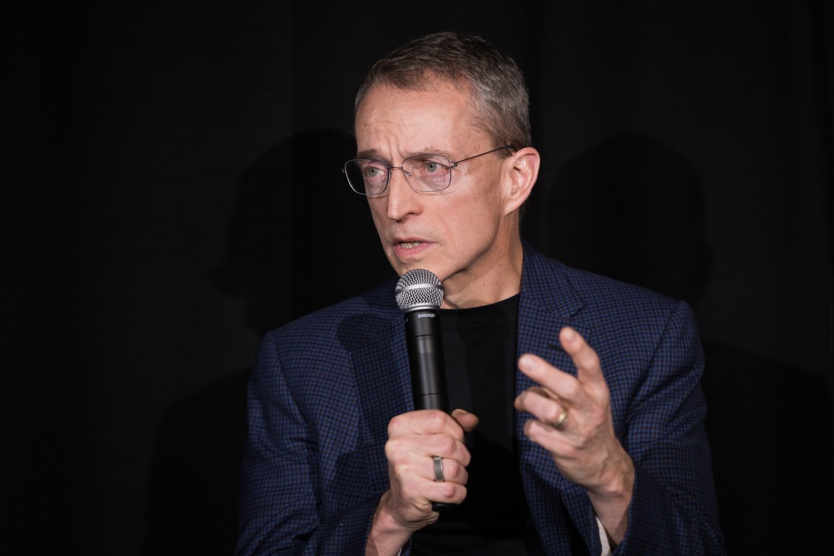 Patas Gelsingeris nori išgelbėti Moore'o dėsnį, šiek tiek padėdamas iš Feds