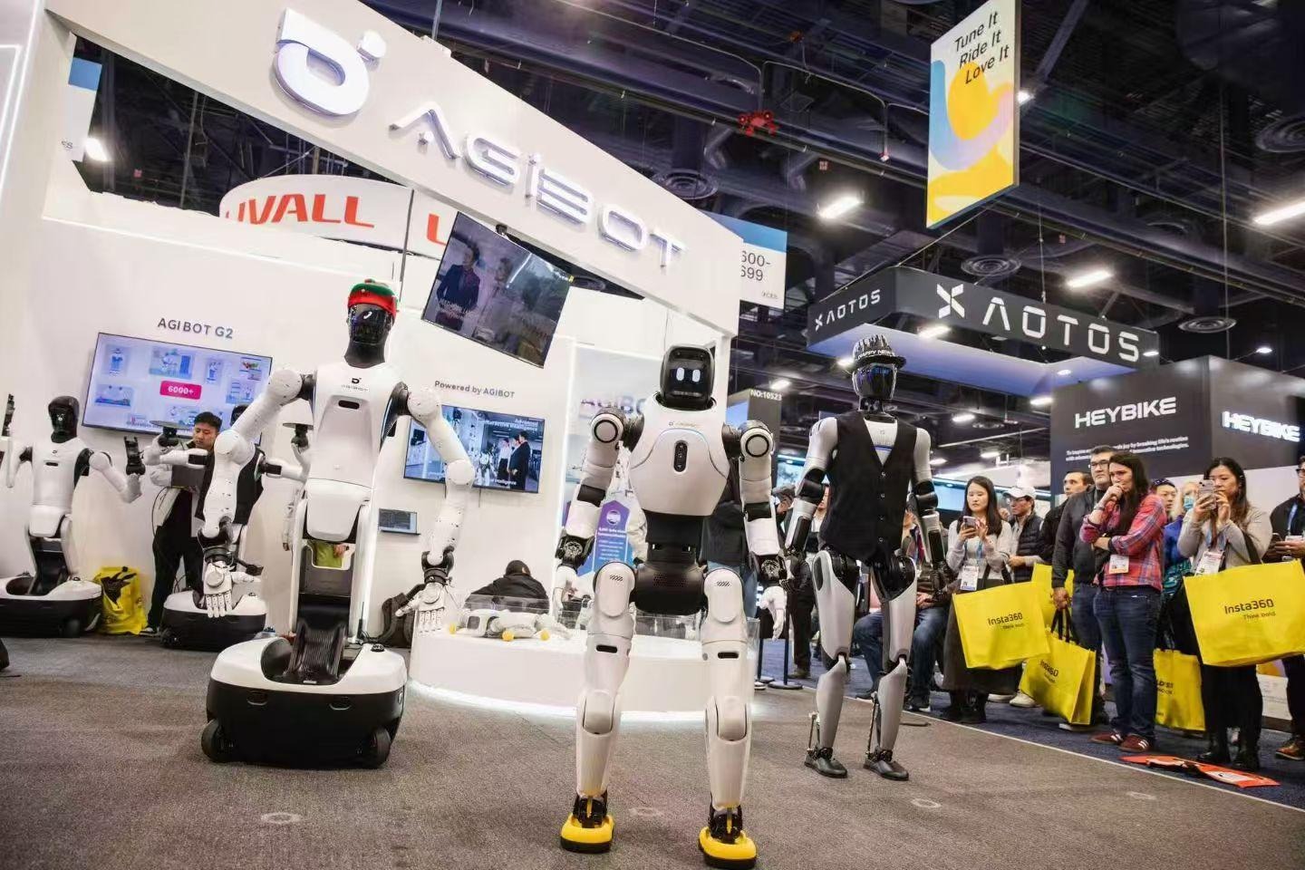 AGIBOT CES 2026 perėmimas: humanoidiniai robotai visam laikui paliko laboratoriją