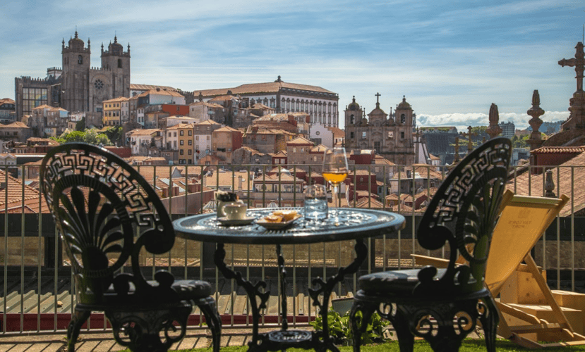 Atraskite barus ant stogo Porte