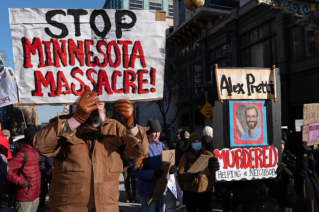 Pranešama, kad Tėvynės saugumas išsiuntė šimtus šaukimų, siekdamas demaskuoti anti-ICE paskyras