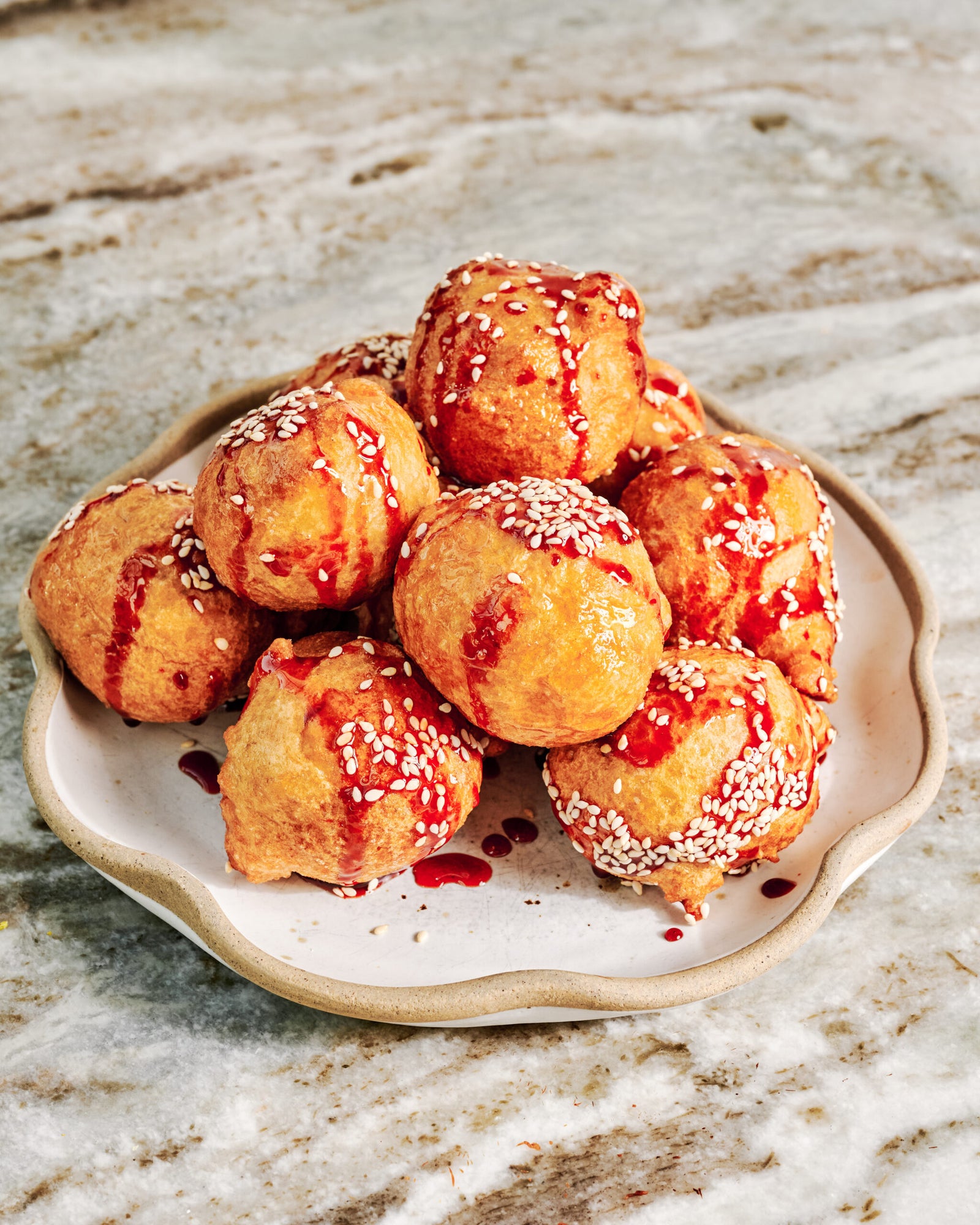 Luqaimat su šafrano datulių sirupo receptas