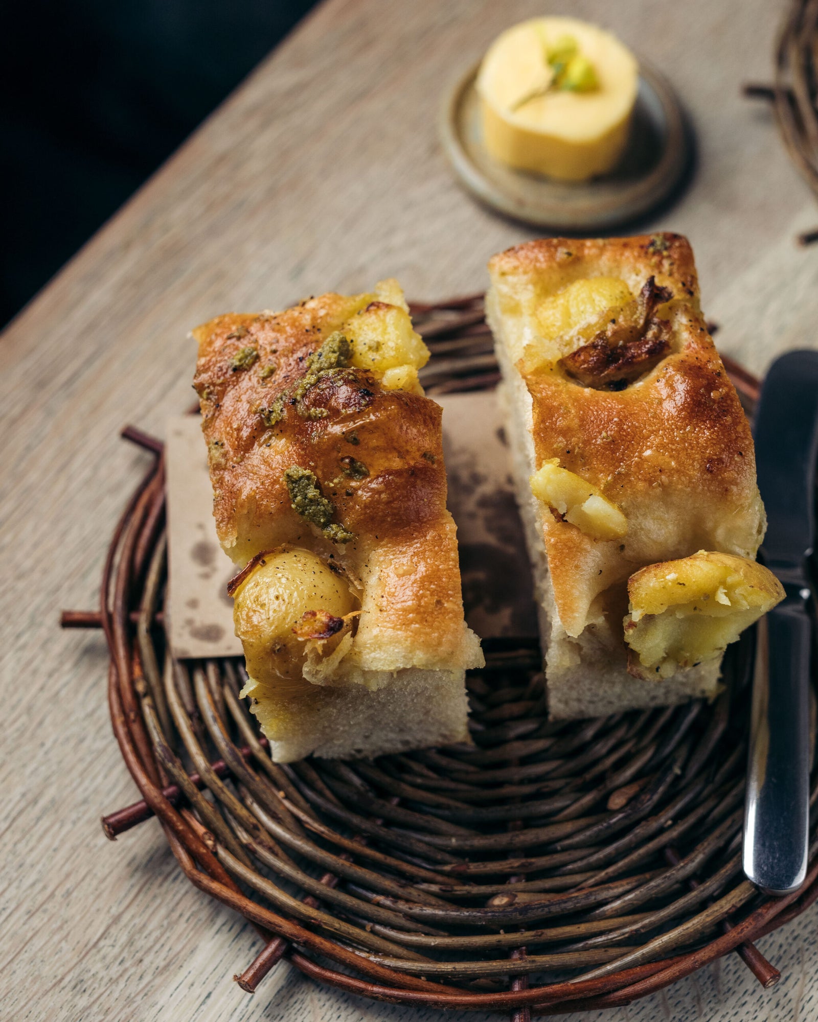 Bulvių Focaccia su rampos pesto receptas