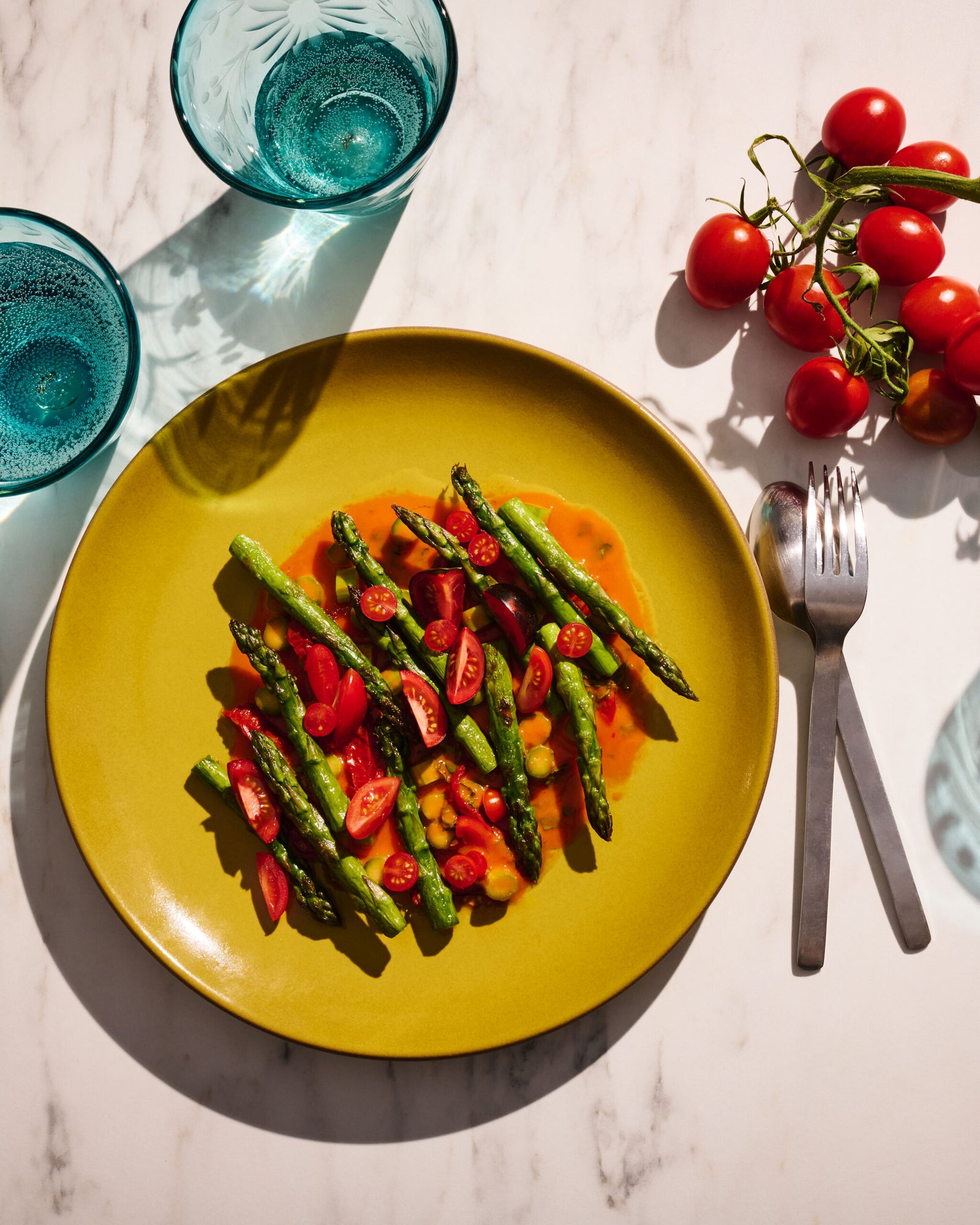 Šparagų su pomidorų vinaigretės receptas